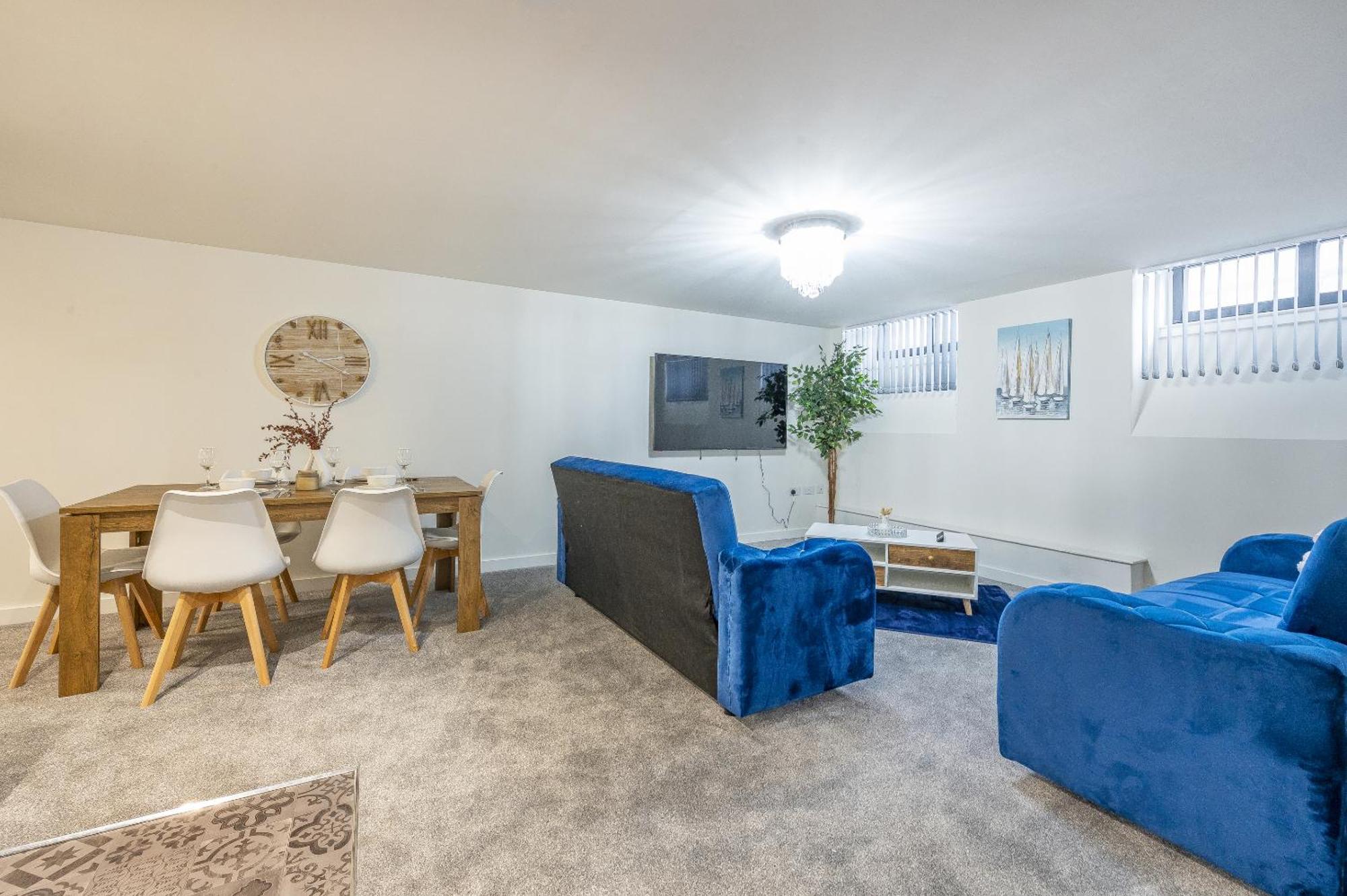 Basement Bliss Hideaway Apartment Bradford  Room photo